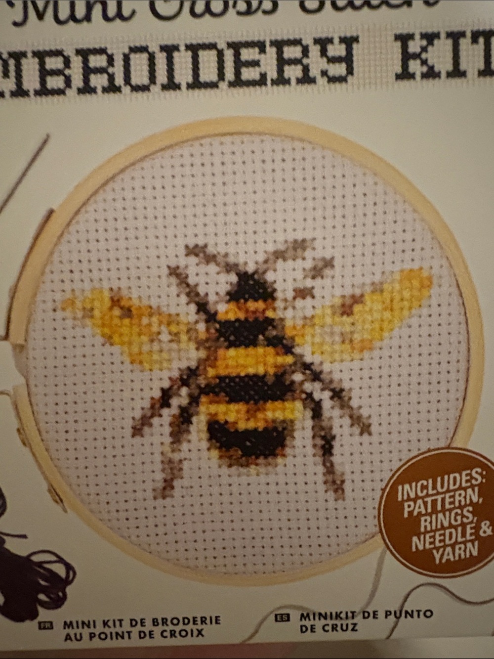 Embroidery kit bee - Picture 3 of 3